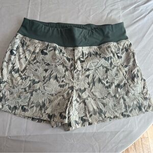 Athleta Trekkie North Shorts Womens 12 Green White Outdoor Hiking Trail Camping